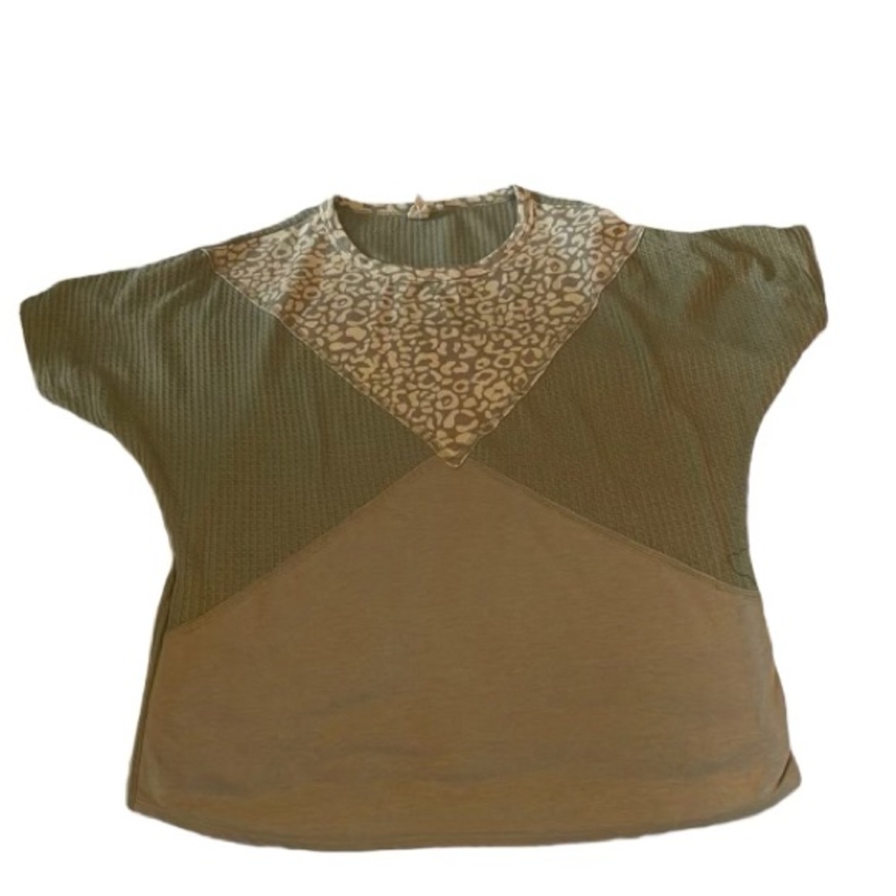 7th Ray Light Green Waffle Knit Leopard Top Size M